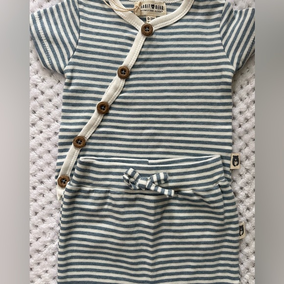 Rabbit + Bear by Emily and Oliver blue & white striped short sleeve matching set - Picture 2 of 3